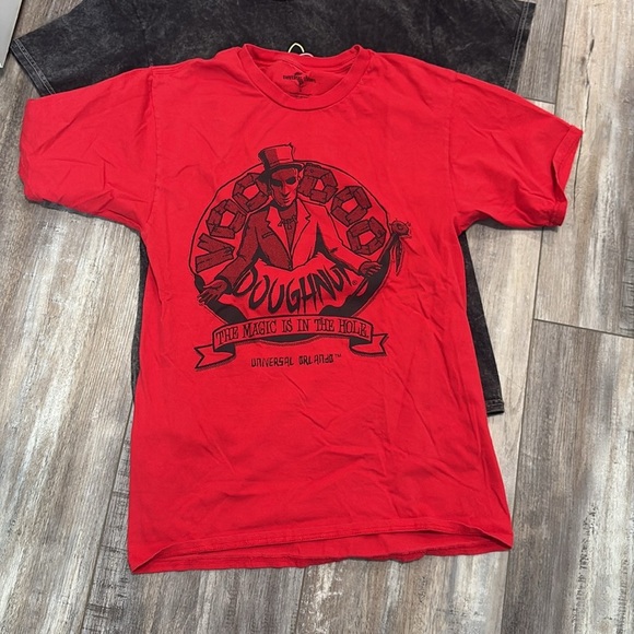 Universal Studios Florida VooDoo Doughnut Tee T-shirt lot - Adult Size Small - Picture 3 of 4